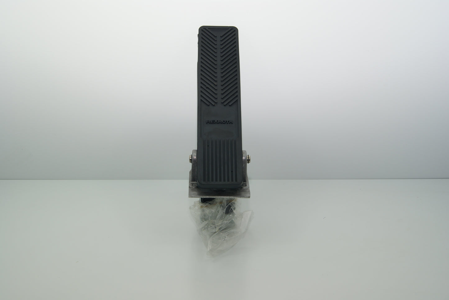 Hydraulic Pilot Control Unit TH7 Rexroth 1TH7 QL 96-10/M01 REF 07280162 SERIE 0711191013 (Request price)