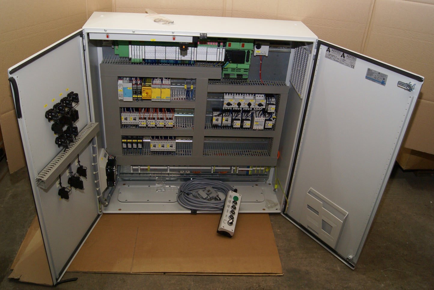 Kompaktschränke Rittal AE 1110