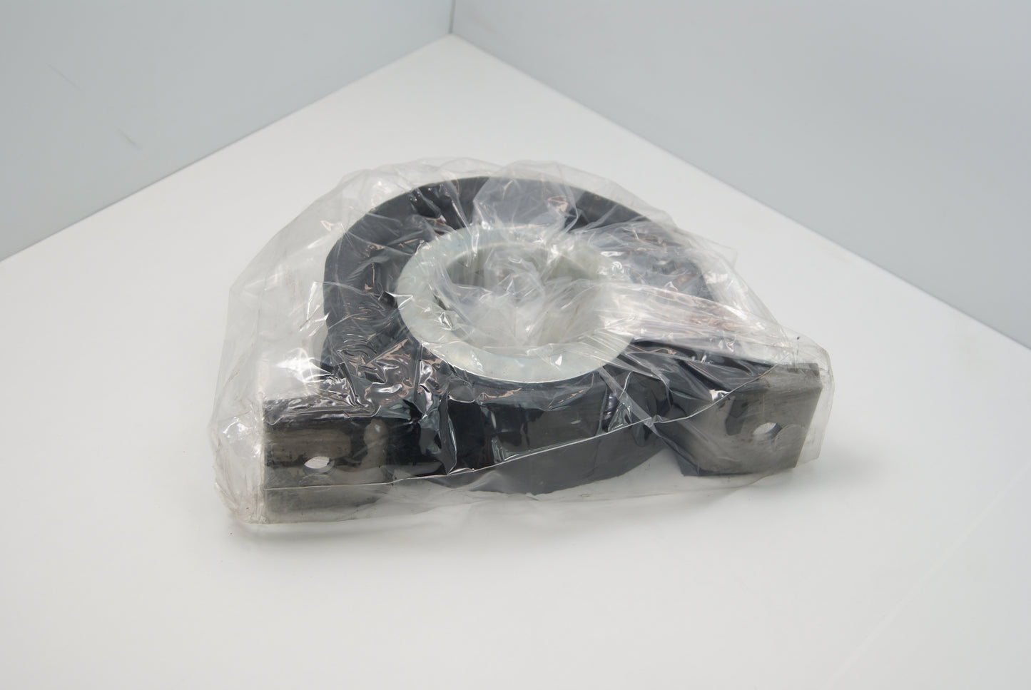 Cardan shaft hanger bearing, Hole spacing = 220mm, IDM = 85mm, bearing width = 18mm, ML MAN  (Request price)