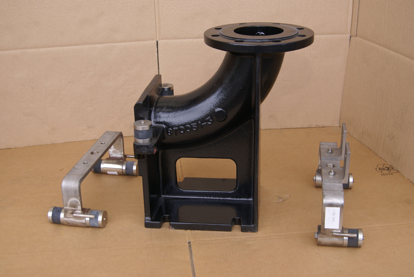 Angle pipe coupling 870051-3  (Request price)