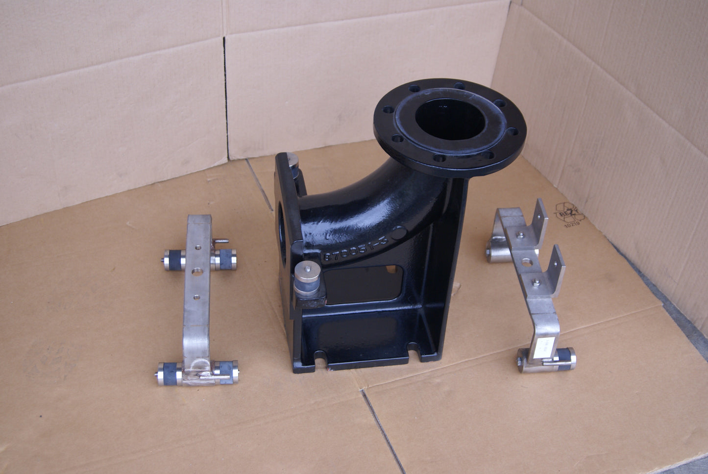 Angle pipe coupling 870051-3  (Request price)