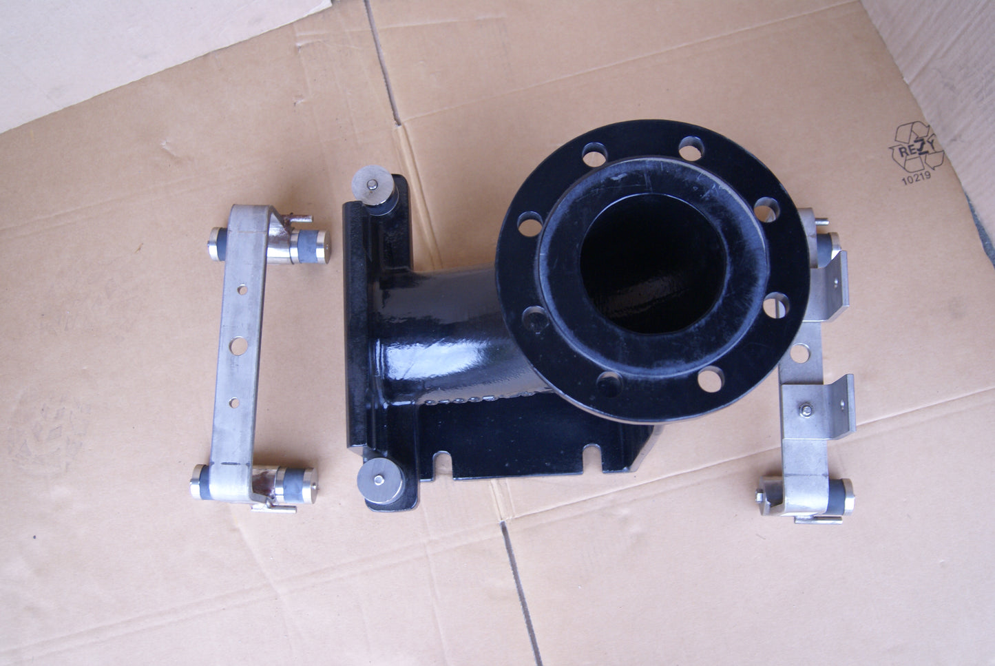 Angle pipe coupling 870051-3  (Request price)