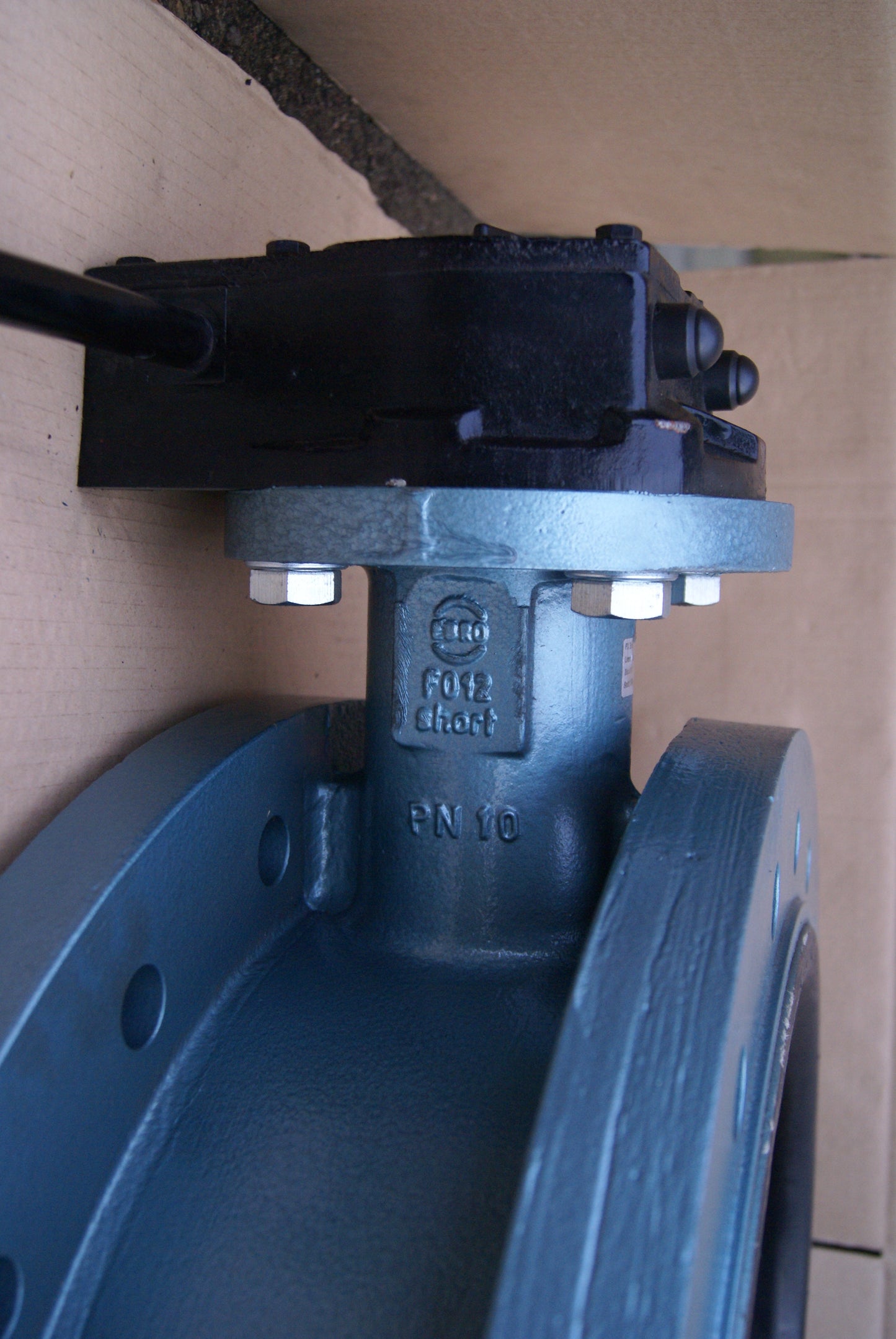 Weichdichtendes Doppelflanschventil DN500 GGG40, F 012-K1, Hemd PN10, EBRO Amaturen