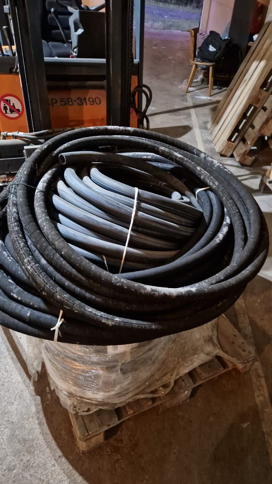 Industrial Hoses, EATON AEROQUIP 2755 - 16, DN 25 (1.00 in) 320 BAR ( 4650 PSI ) EN 856 / 4SP / 4Q / 15 MSHA IC - 84 / 22  (Request price)