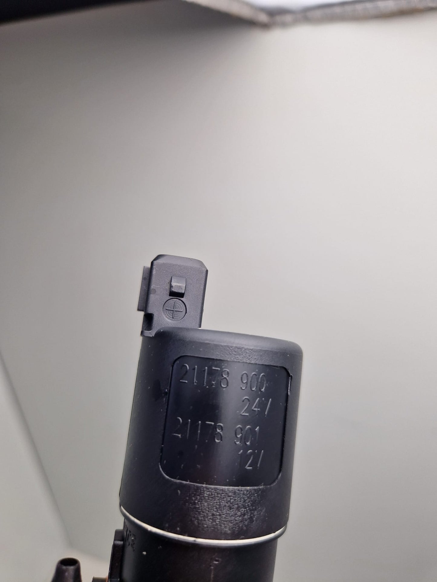 Windshield washer pump SEIM Z 113698, FEBI 27351  (Request price)