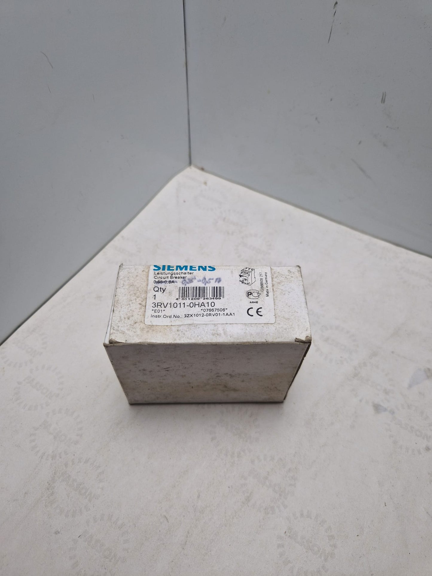 SIEMENS 3RV1011-0HA10 CIRCUIT BREAKER (Request price)