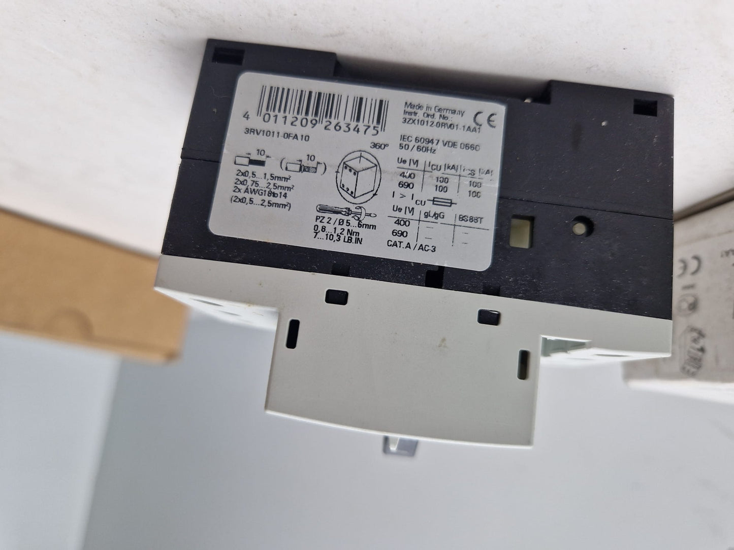 SIEMENS 3RV1011-0HA10 CIRCUIT BREAKER (Request price)