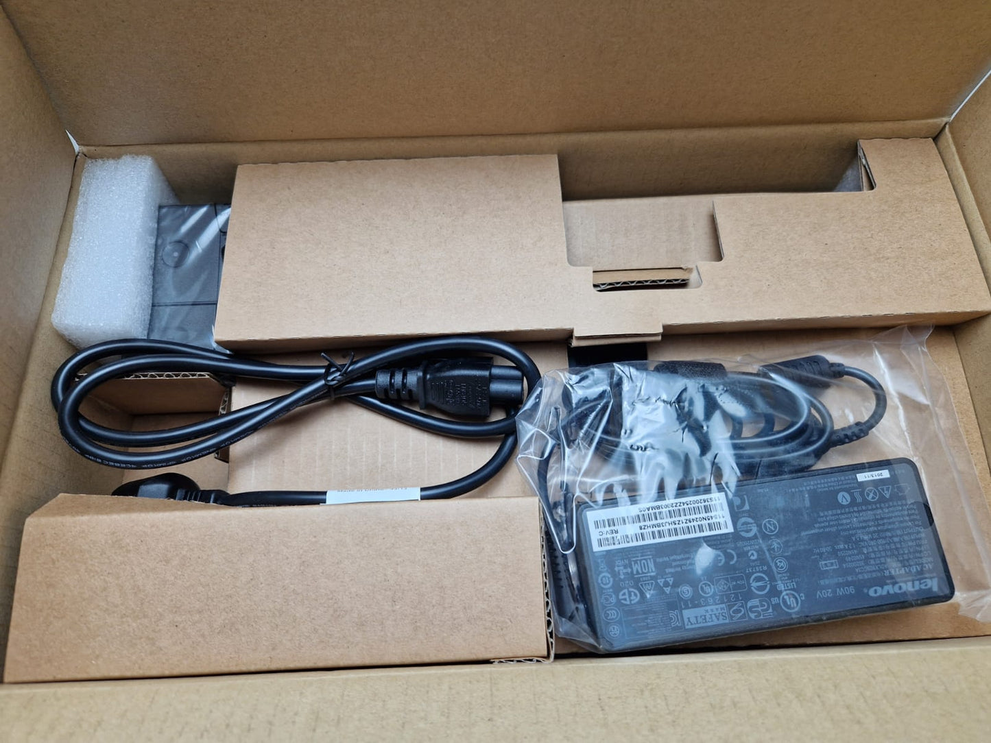 Lenovo Docking Thinkpad Ultra Dock 40A2 with 90 W Power Supply (Request price)