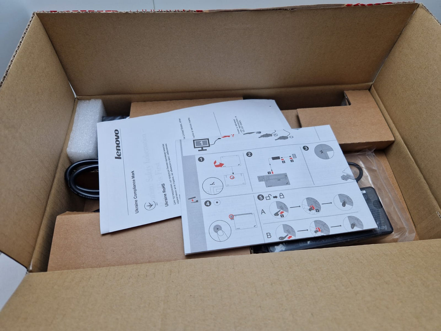 Lenovo Docking Thinkpad Ultra Dock 40A2 with 90 W Power Supply (Request price)