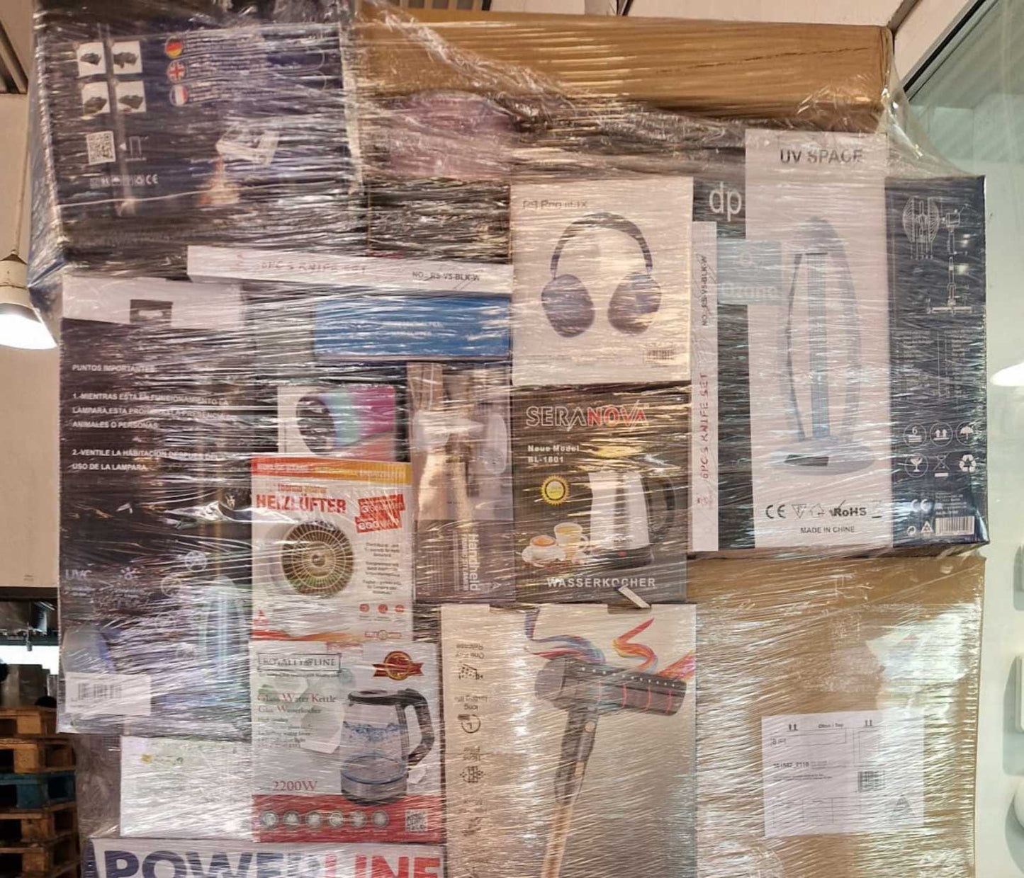 Mixed pallets with household appliances and household goods at reduced prices. (Request price)