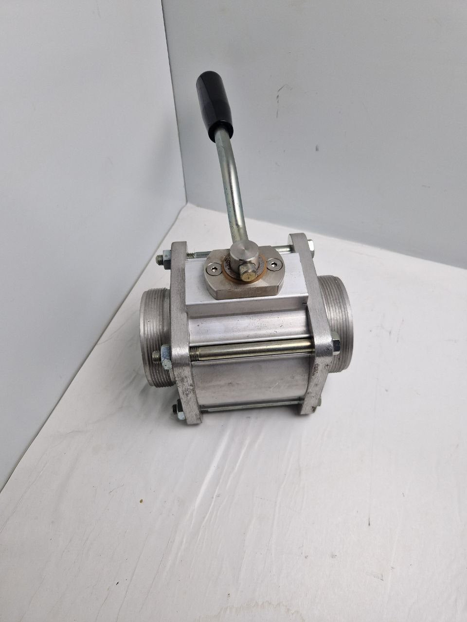 Mann Full - Flow, Ball Valve DN 80-3"; W.P. 10 bar / 150 psi No. B400A1001 (Request price)
