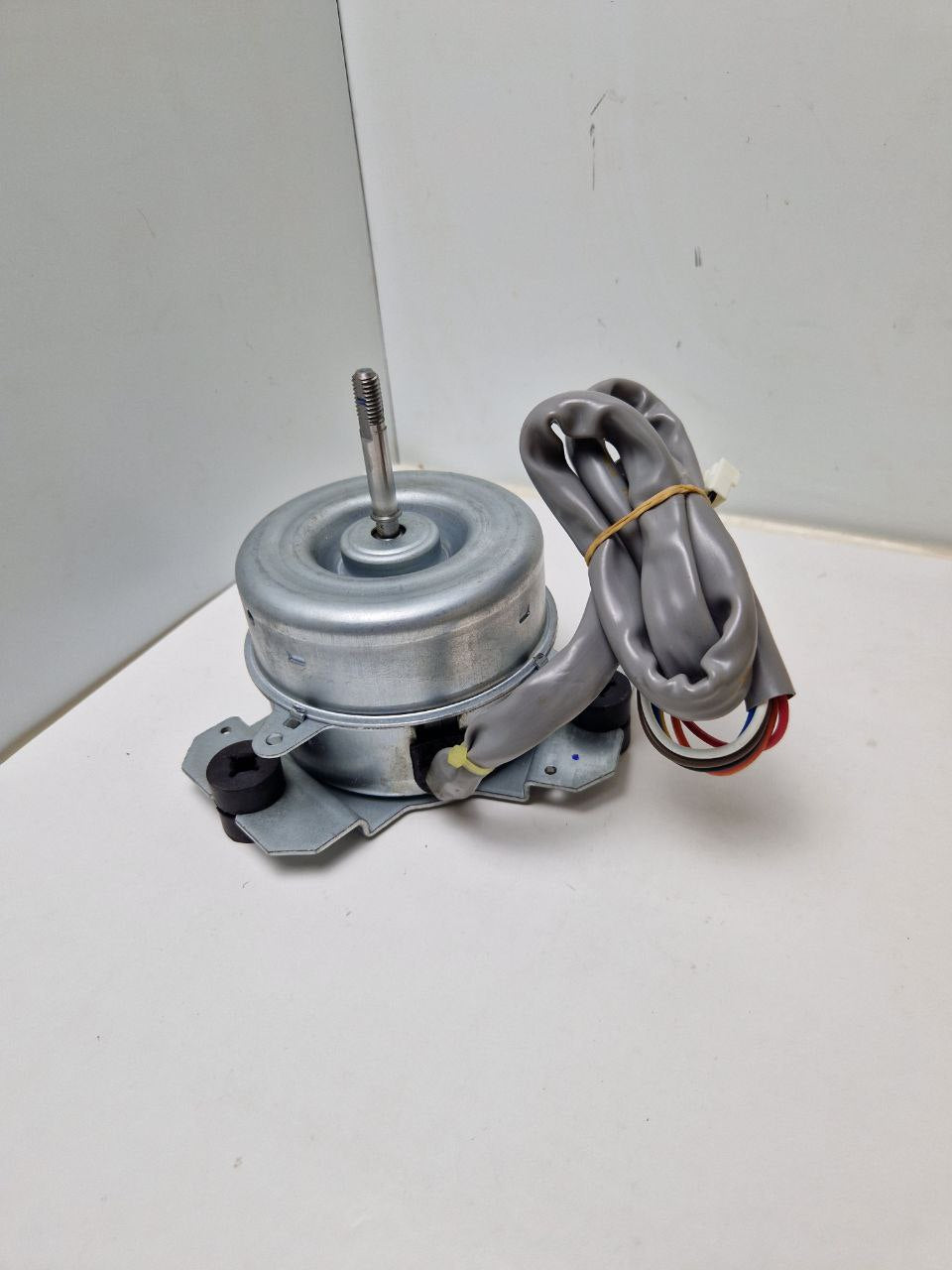 Electric motor INDOOR FAN MOTOR type PK6V20-LM, E07166300 for Mitsubishi Electric  (Request price)