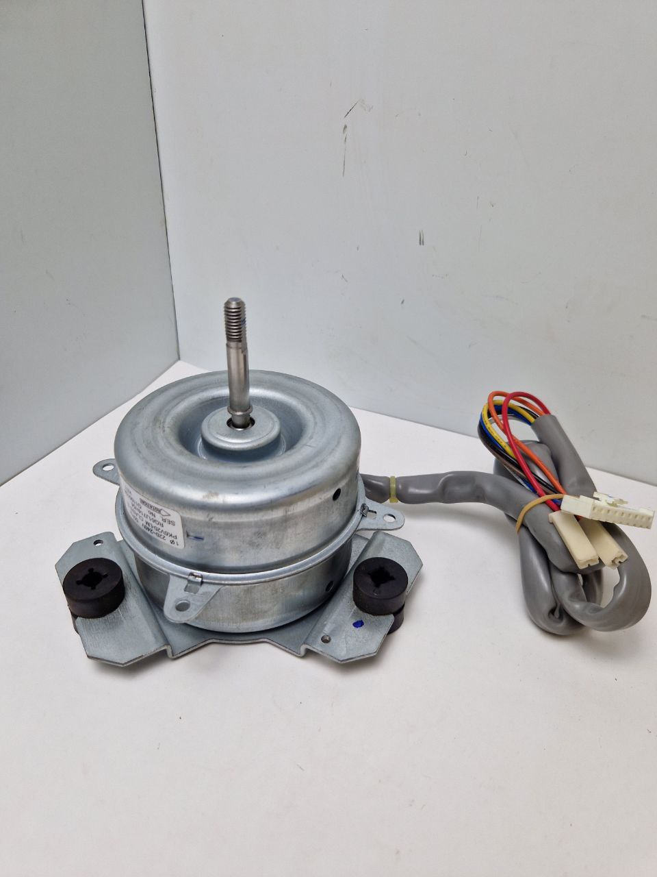 Electric motor INDOOR FAN MOTOR type PK6V20-LM, E07166300 for Mitsubishi Electric  (Request price)