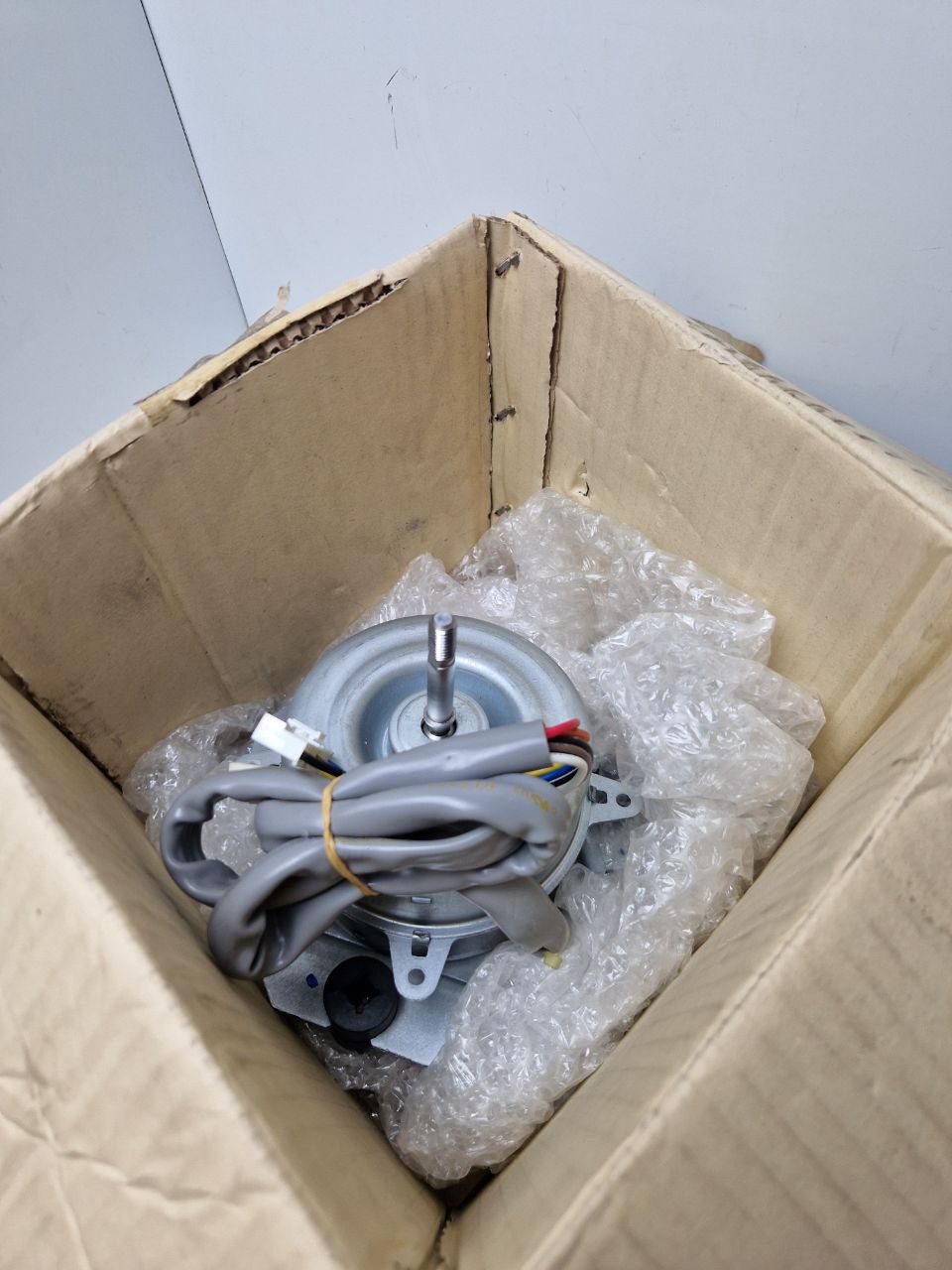 Electric motor INDOOR FAN MOTOR type PK6V20-LM, E07166300 for Mitsubishi Electric  (Request price)