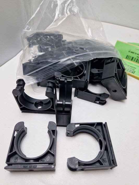CLAMP 42.5MM BLACK, Item: Vestas 193784   (Request price)