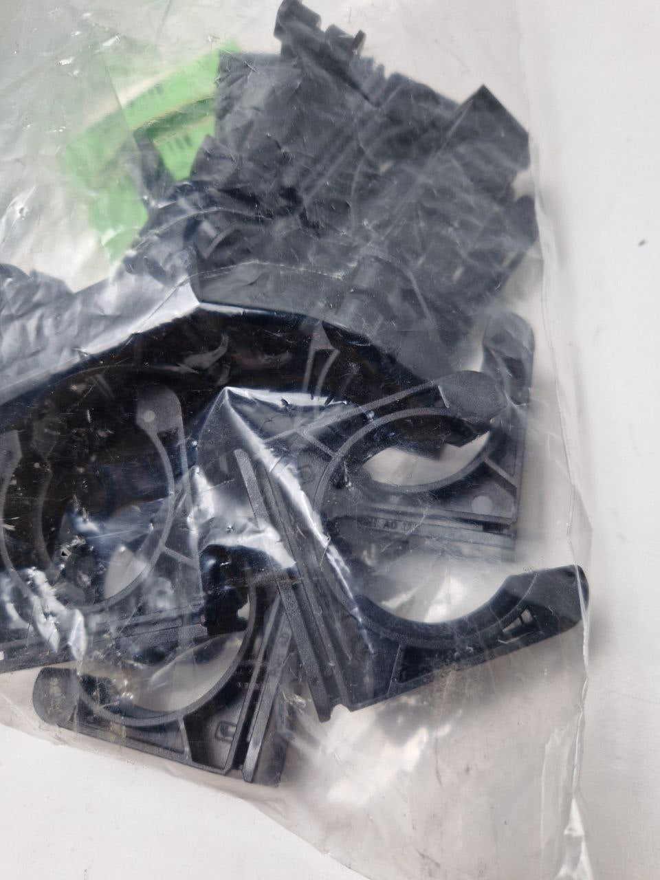 CLAMP 42.5MM BLACK, Item: Vestas 193784   (Request price)