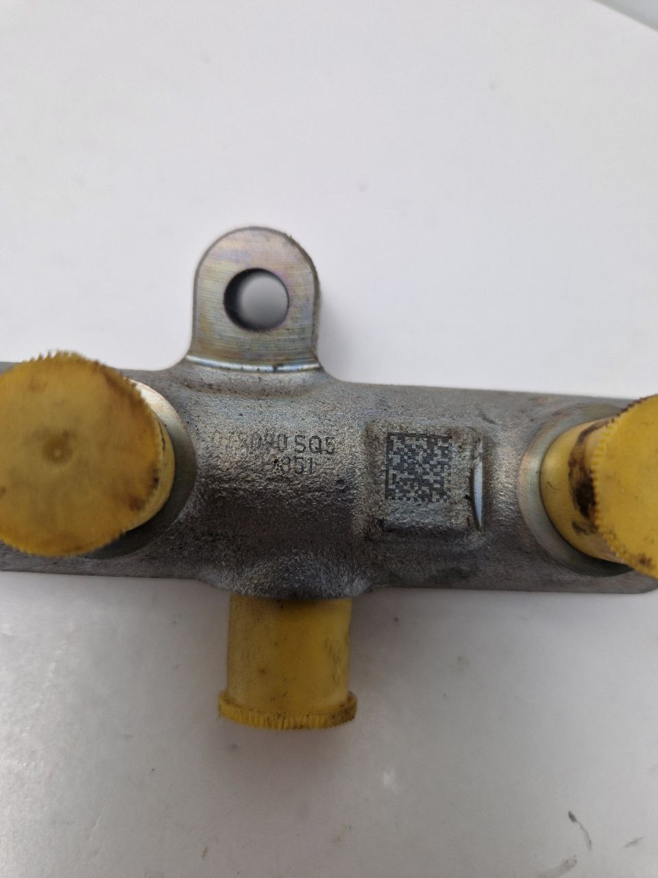 Fuel Rail, Volkswagen Genuine spare part, part № 059130090DH; Parts Group R8, REGE RMT  (Request price)