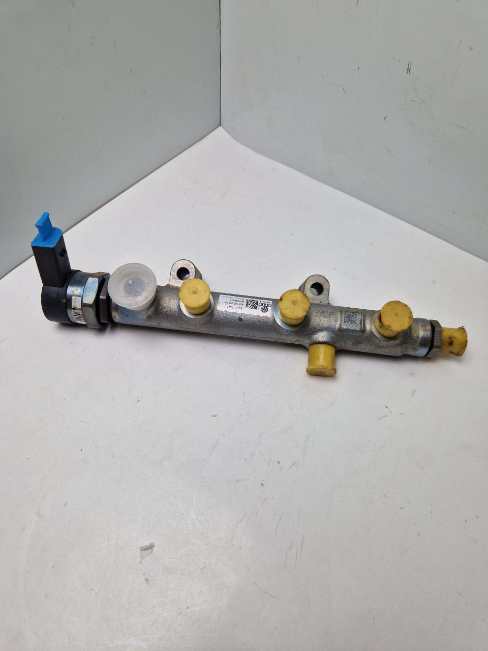 Fuel Rail, Volkswagen Genuine spare part, part № 059130090DH; Parts Group R8, REGE RMT  (Request price)