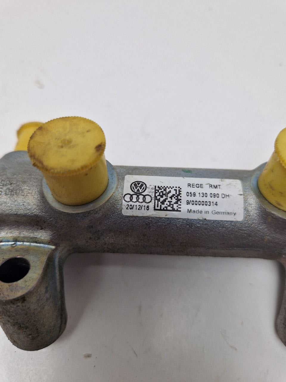 Fuel Rail, Volkswagen Genuine spare part, part № 059130090DH; Parts Group R8, REGE RMT  (Request price)