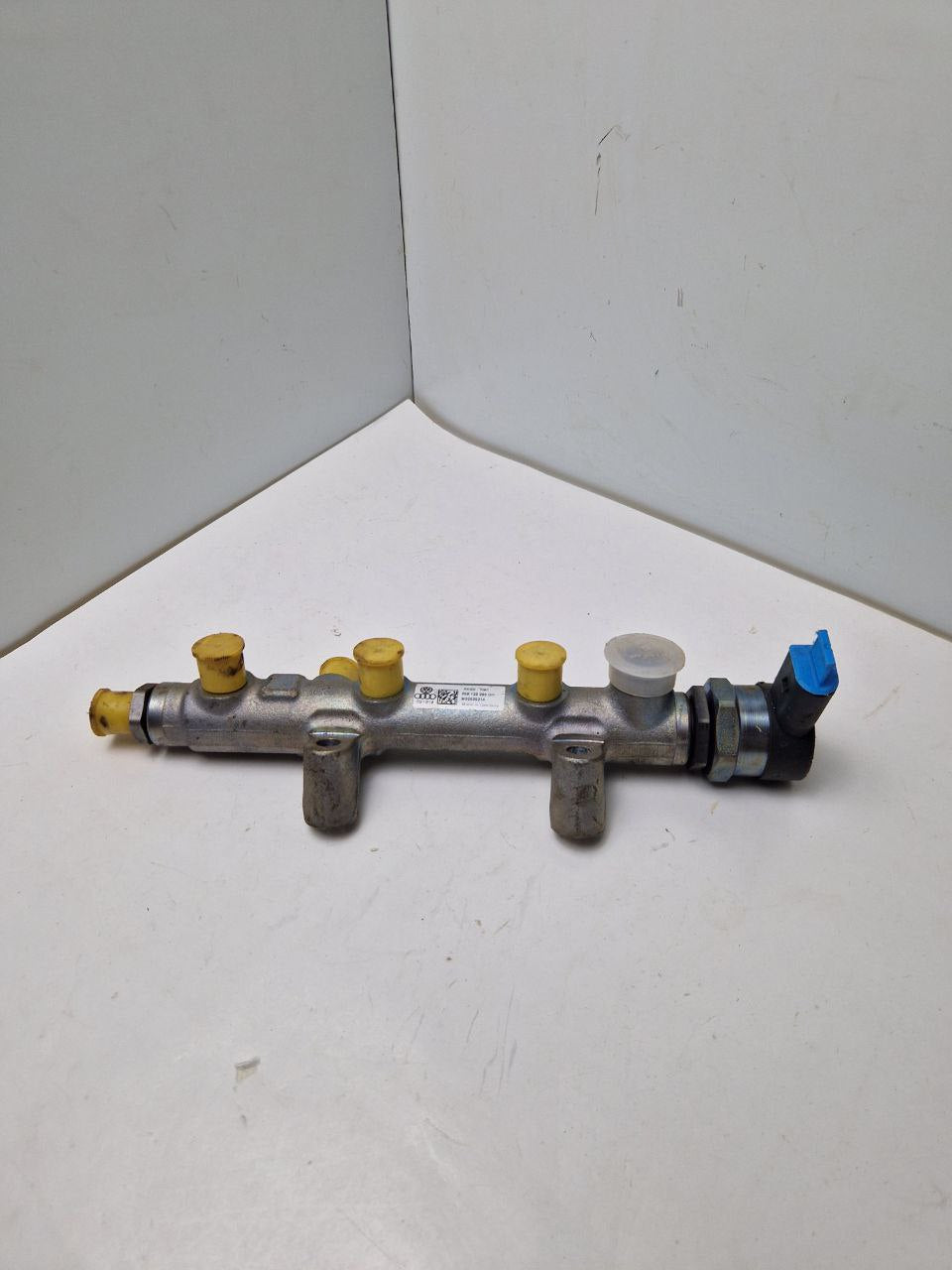 Fuel Rail, Volkswagen Genuine spare part, part № 059130090DH; Parts Group R8, REGE RMT  (Request price)