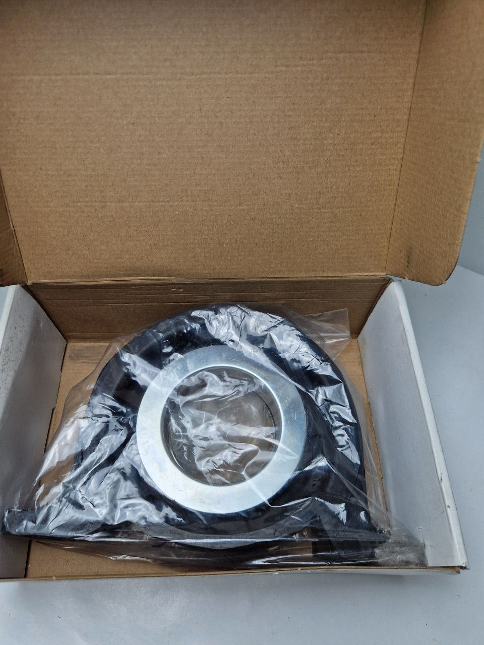 Cardan shaft hanger bearing, Hole spacing = 220mm, IDM = 85mm, bearing width = 18mm, ML MAN  (Request price)