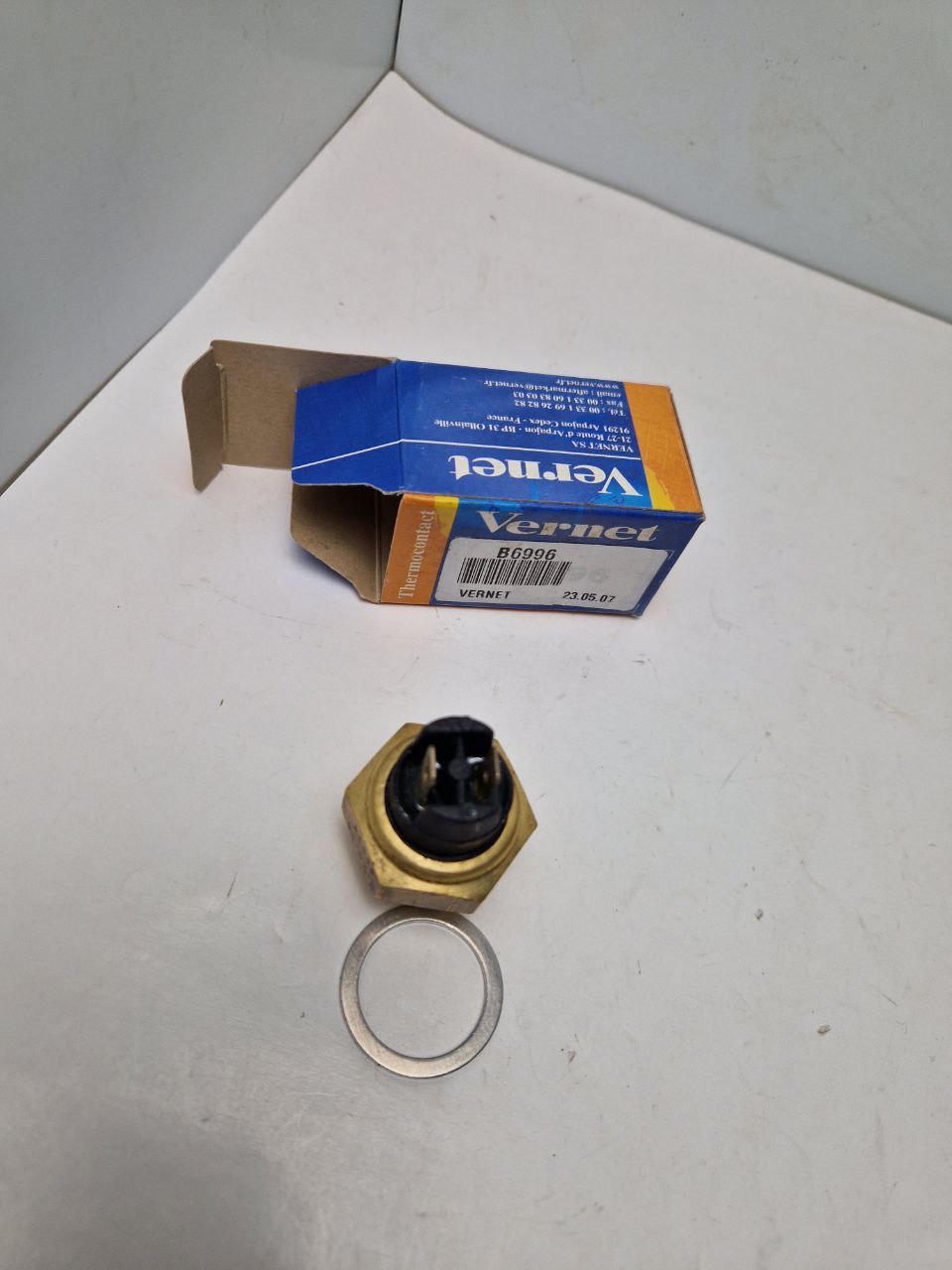 Vernet B6996 Coolant temperature sensor (radiator fan switch) (Request price)