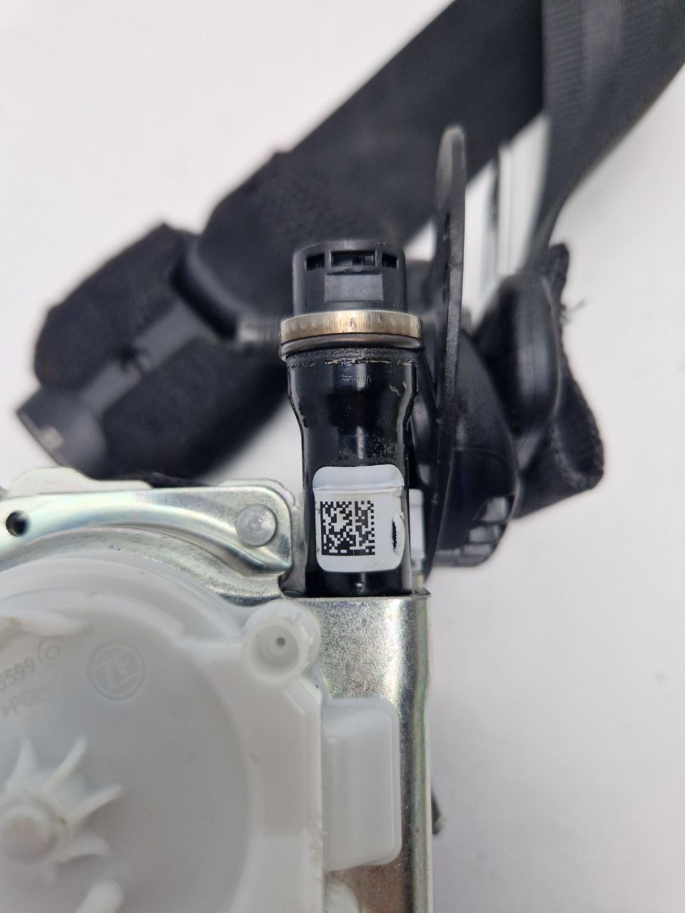 SEATBELT PRETENSIONER TYPE 95034; R000 P375 A (Request price)
