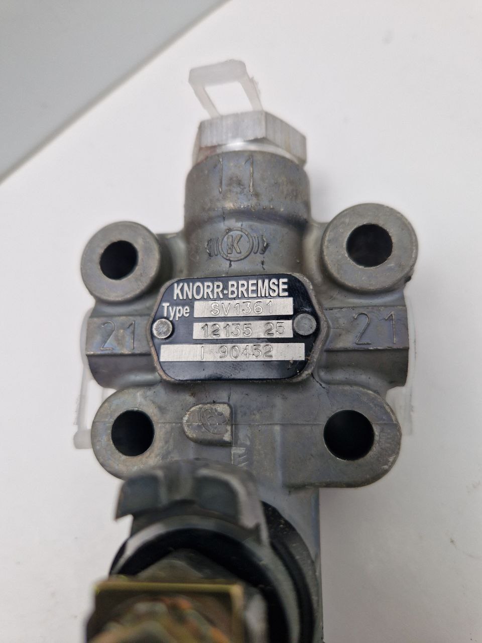 Air suspension valve, Levelling Valve KNORR-BREMSE SV 1361, 12135 25, I 90452, DGS S6350  (Request price)