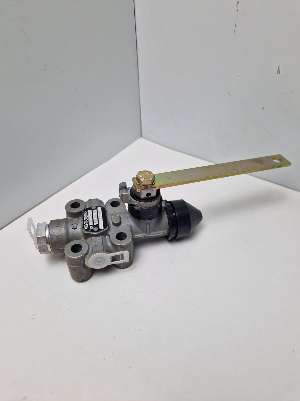 Air suspension valve, Levelling Valve KNORR-BREMSE SV 1361, 12135 25, I 90452, DGS S6350  (Request price)