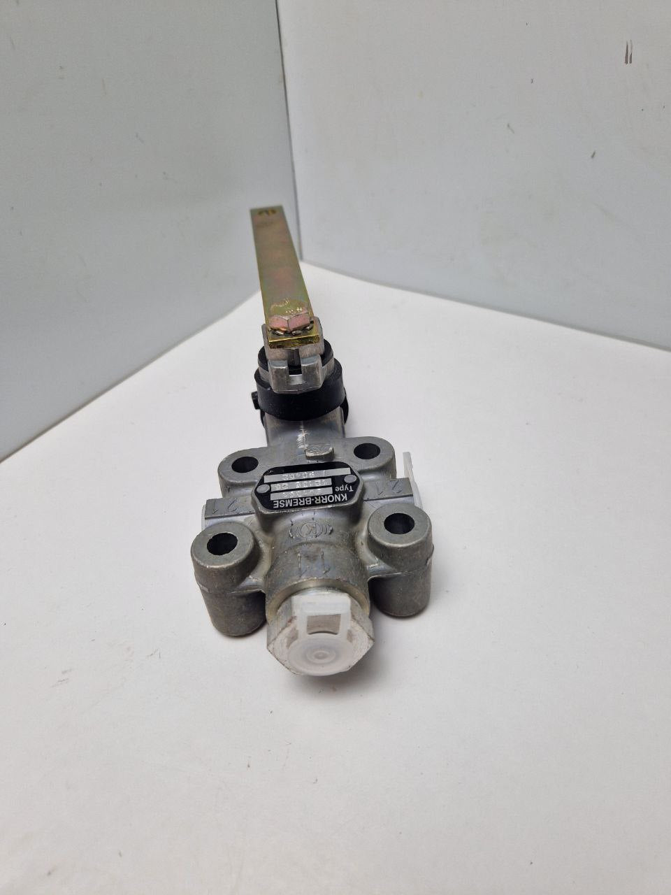 Air suspension valve, Levelling Valve KNORR-BREMSE SV 1361, 12135 25, I 90452, DGS S6350  (Request price)