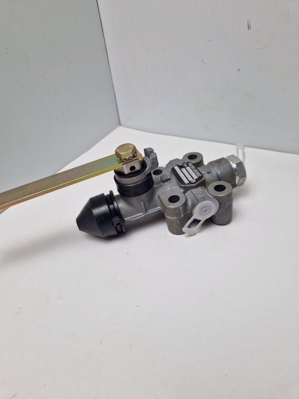 Air suspension valve, Levelling Valve KNORR-BREMSE SV 1361, 12135 25, I 90452, DGS S6350  (Request price)
