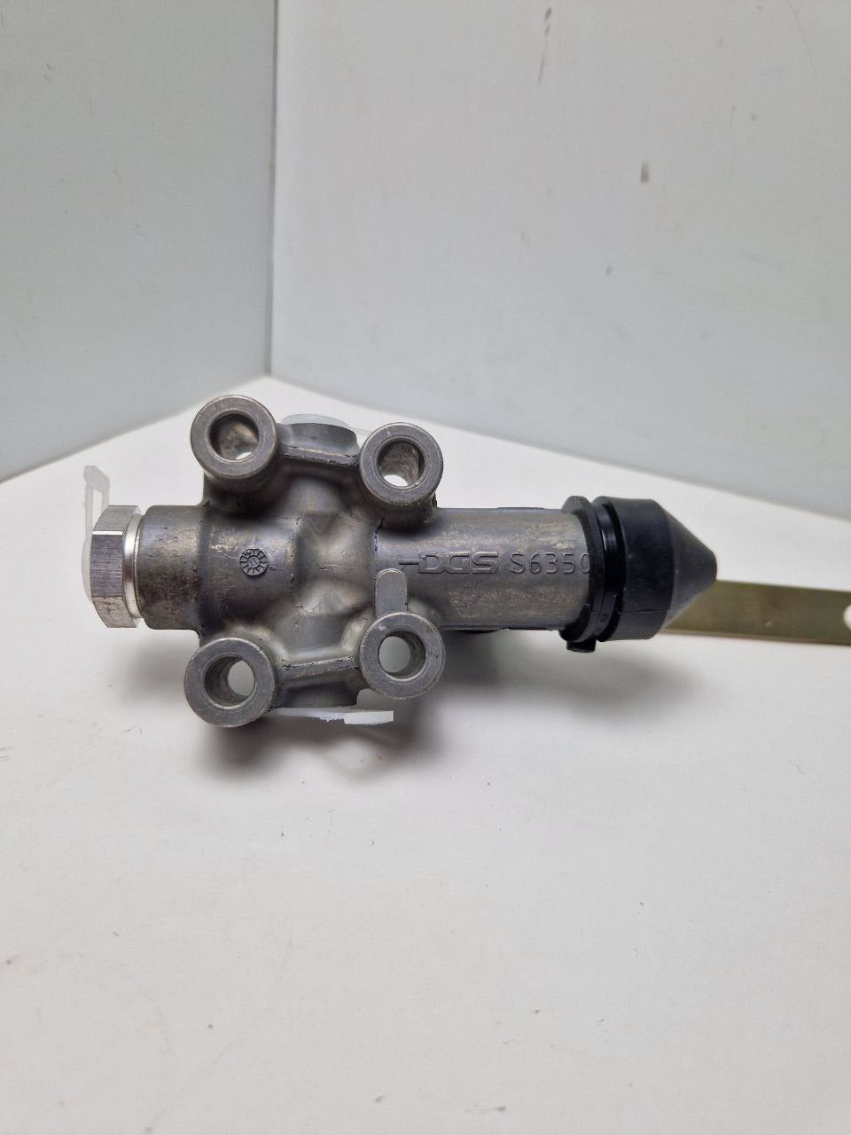 Air suspension valve, Levelling Valve KNORR-BREMSE SV 1361, 12135 25, I 90452, DGS S6350  (Request price)