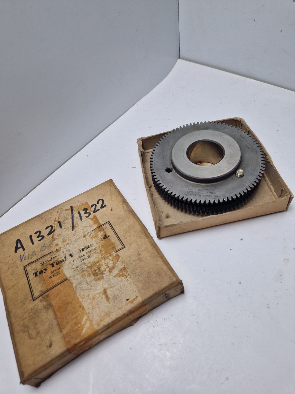 LH A 1321 A 1332 / LH A 1322 A1332, TAY TOOL WORKS LTD. WEST BROMWICH 1-25 NMOD. 15°NPA 85 TEETH 29° 30' HA, TU CUT 38Z GEAR B RH (Request price)