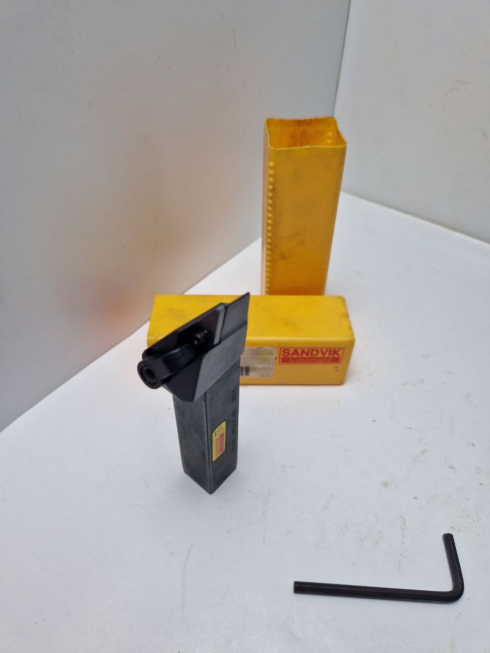 MVJNL 2020K-16 clamping holder with clamping claw for negative, rhombic 35° indexable inserts T-Max® P shank tool for turning SANDVIK Coromant (Request price)