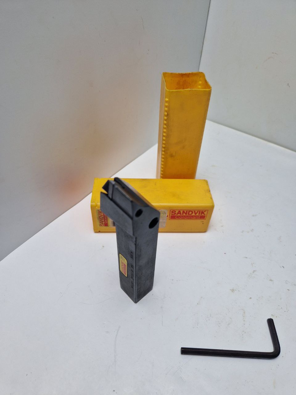 MVJNL 2020K-16 clamping holder with clamping claw for negative, rhombic 35° indexable inserts T-Max® P shank tool for turning SANDVIK Coromant (Request price)