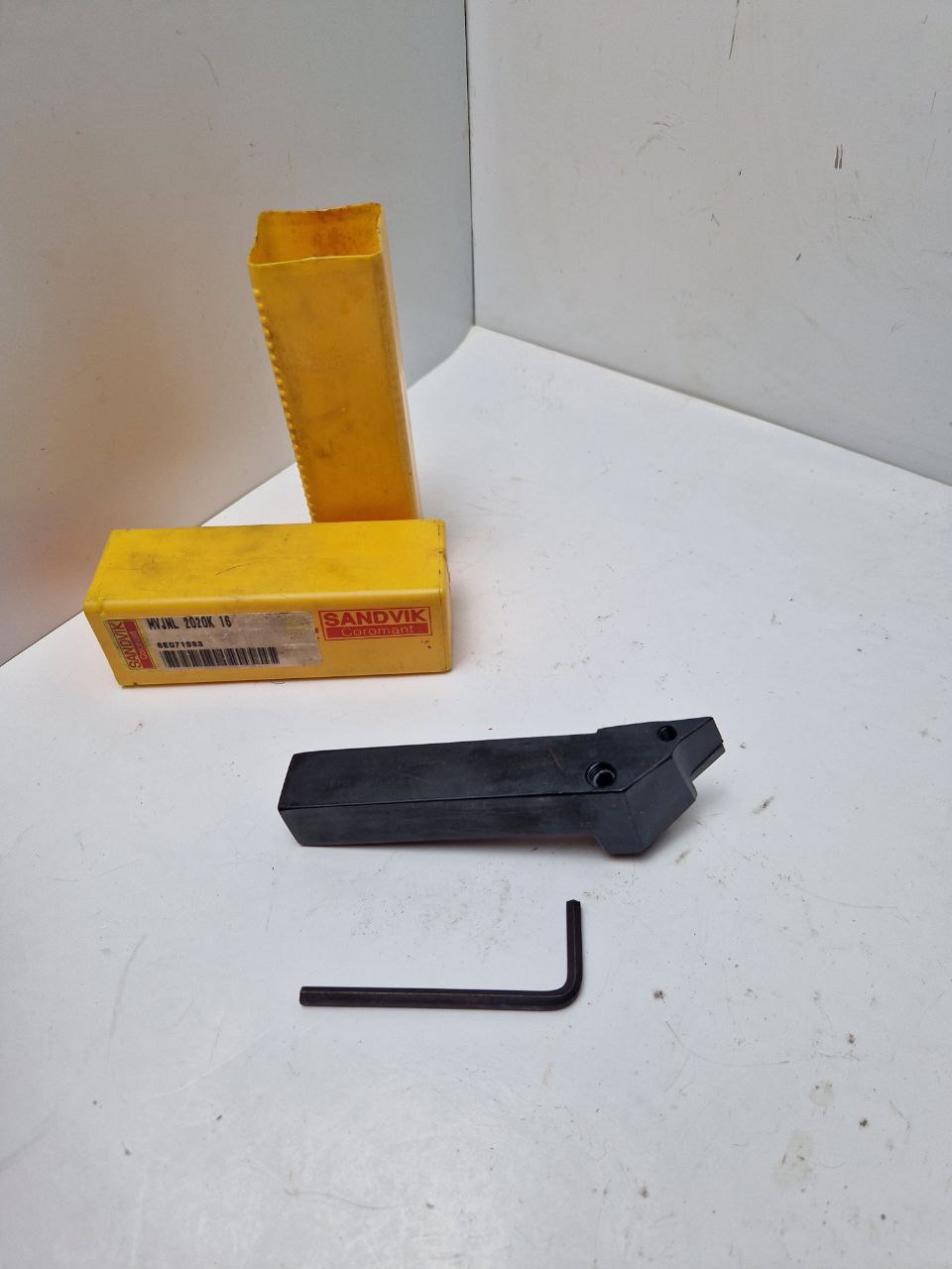 MVJNL 2020K-16 clamping holder with clamping claw for negative, rhombic 35° indexable inserts T-Max® P shank tool for turning SANDVIK Coromant (Request price)