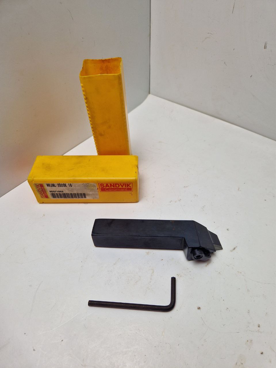 MVJNL 2020K-16 clamping holder with clamping claw for negative, rhombic 35° indexable inserts T-Max® P shank tool for turning SANDVIK Coromant (Request price)