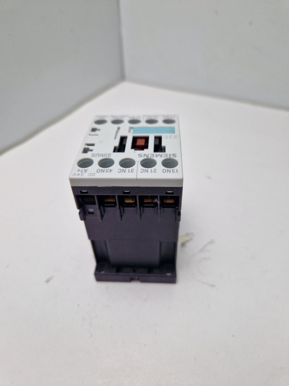 SIEMENS SIRIUS 3RH1122-1BB40, AC-15: 6A 230V 22E 2NO+2NC, Auxiliary relay contactor 24V (Request price)