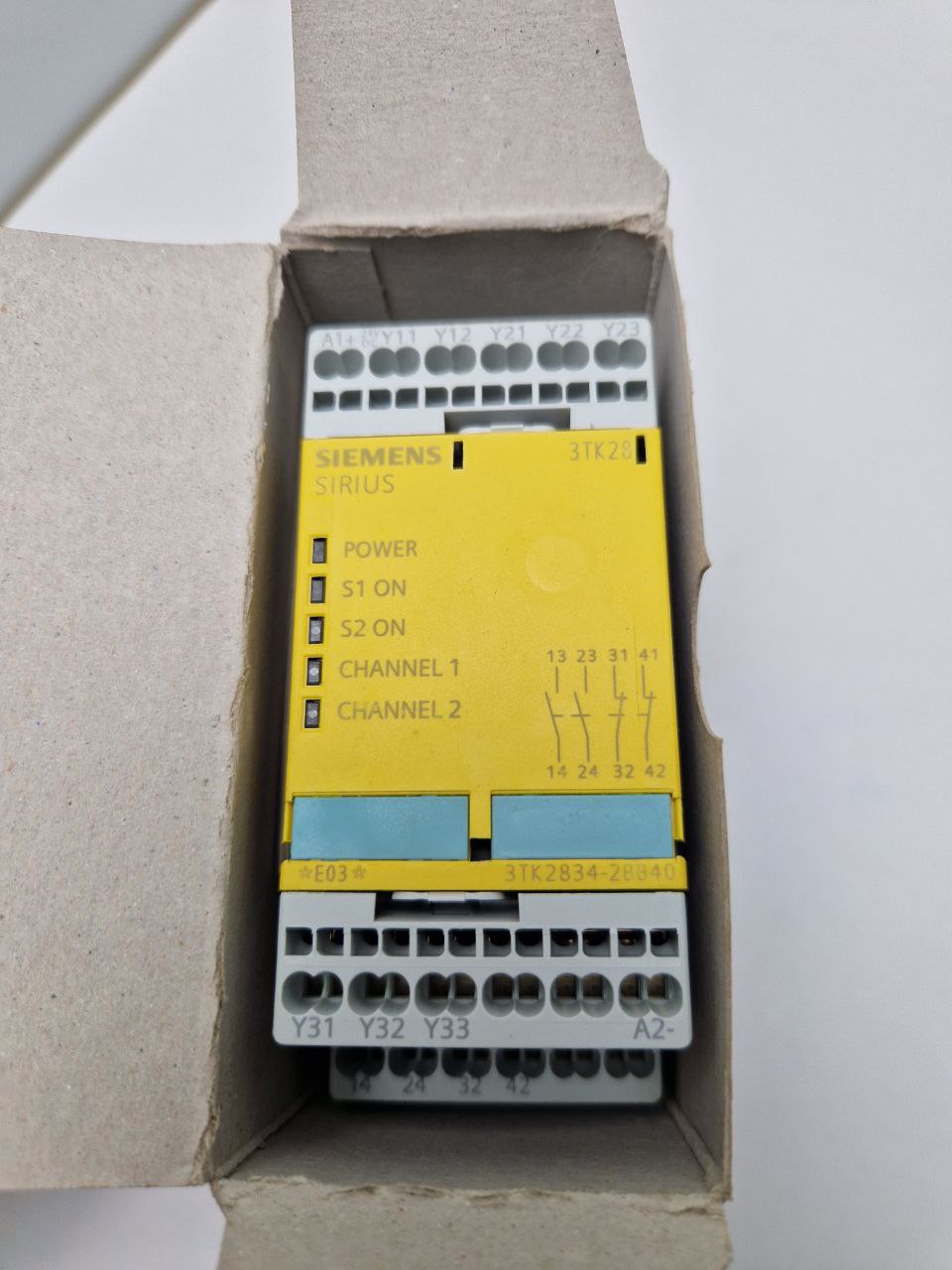 SIEMENS SIRIUS 3TK2834-2BB40, SAFETY RELAY 5-6 AMP (Request price)