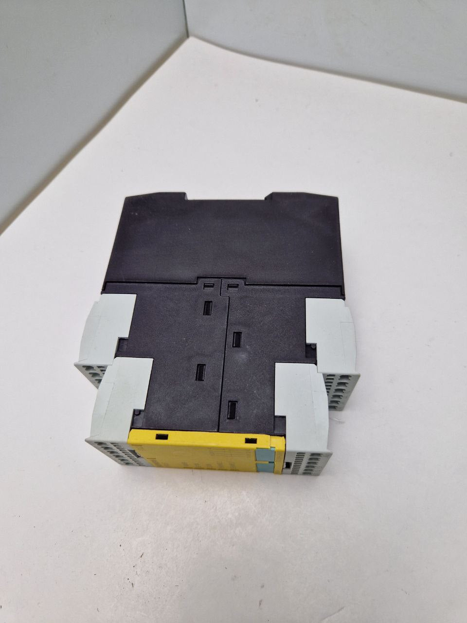 SIEMENS SIRIUS 3TK2834-2BB40, SAFETY RELAY 5-6 AMP (Request price)