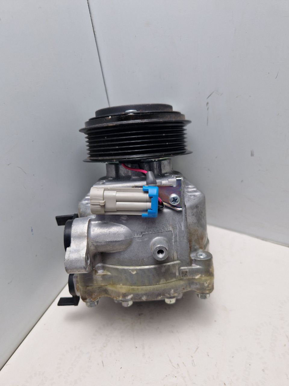AIR CONDITIONER COMPRESSOR GM NO.. 391544084408, AKT011H403BS