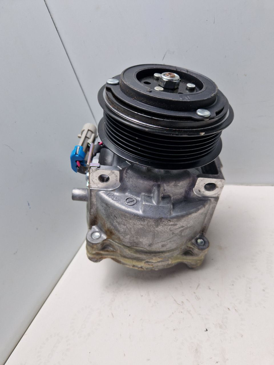 AIR CONDITIONER COMPRESSOR GM NO.. 391544084408, AKT011H403BS