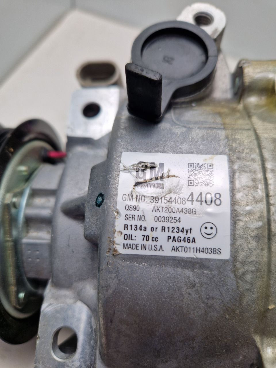 AIR CONDITIONER COMPRESSOR GM NO.. 391544084408, AKT011H403BS
