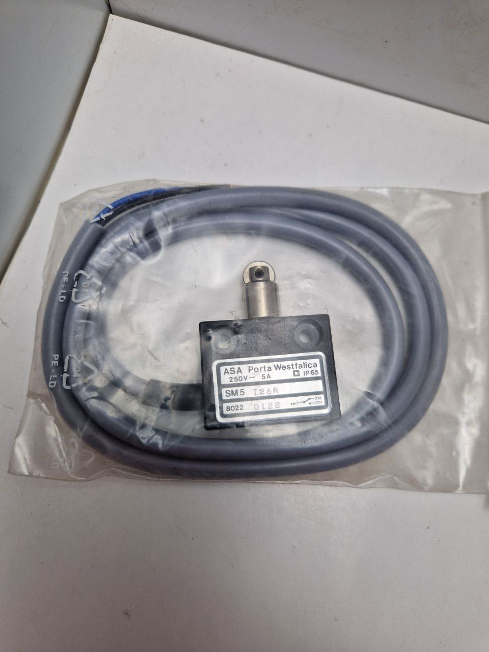 Subminiature switch (limit switch) WING Porta Westfalica 250V~5A, IP65, 8022 0128 201 (Request price)