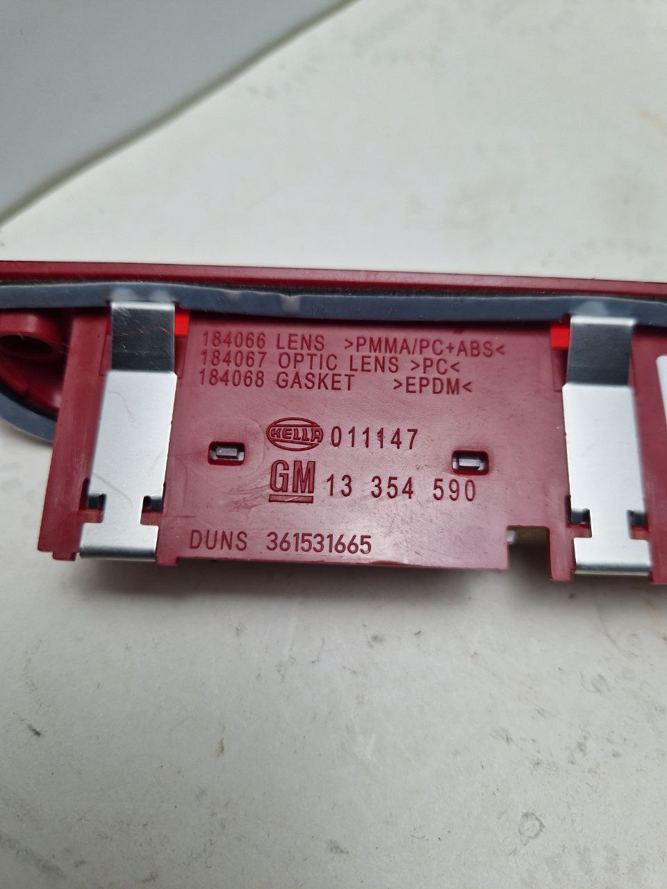 MIDDLE REAR LIGHT HELL 011147 GM 13 354 590 DUNS 361531665 31419 (Request price)