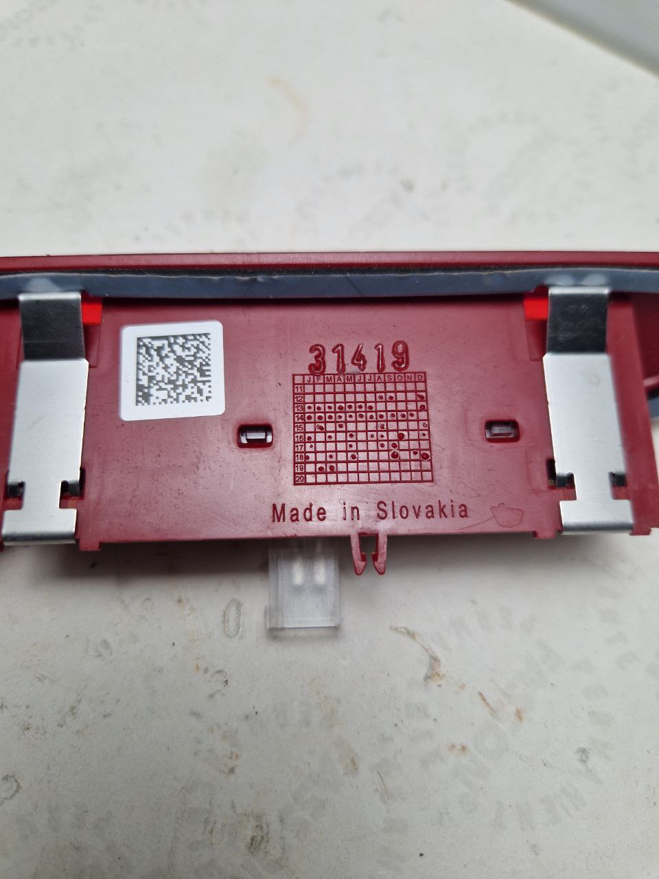 MIDDLE REAR LIGHT HELL 011147 GM 13 354 590 DUNS 361531665 31419 (Request price)