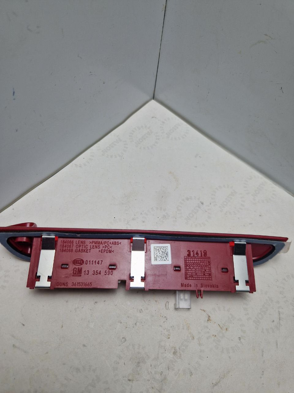MIDDLE REAR LIGHT HELL 011147 GM 13 354 590 DUNS 361531665 31419 (Request price)