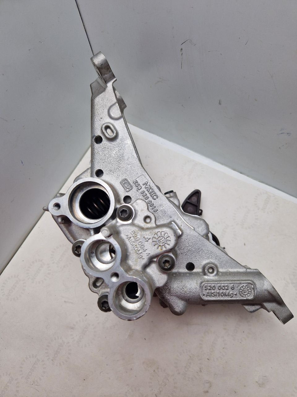 Oil Pump Assembly 5.2L V12 HY53-6621-A OEM Aston Martin DB11 2017 (Request price)