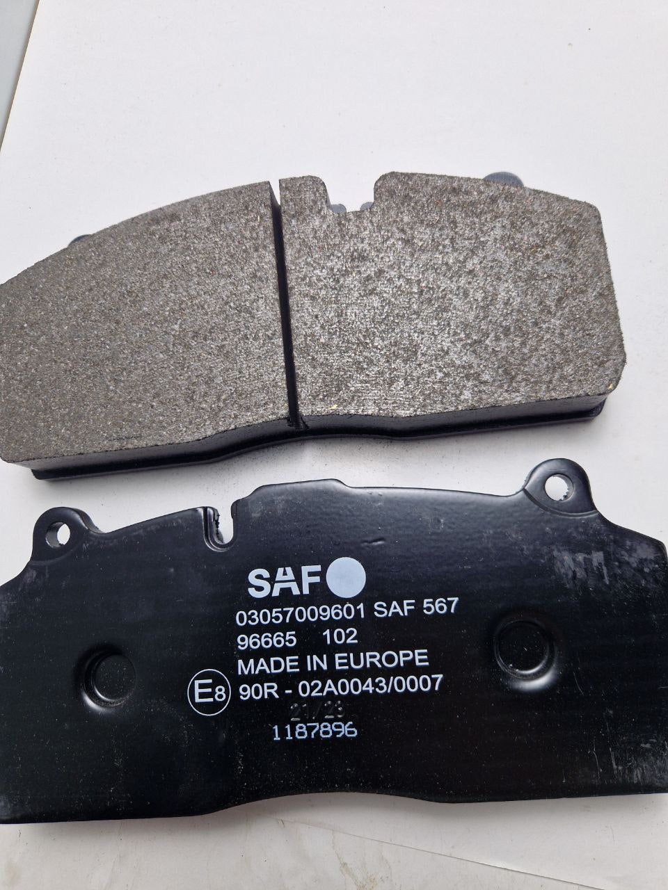 Brake pad set  SAF 03 057 0096 01 SAF Holland  SBS2220HO  (Request price)