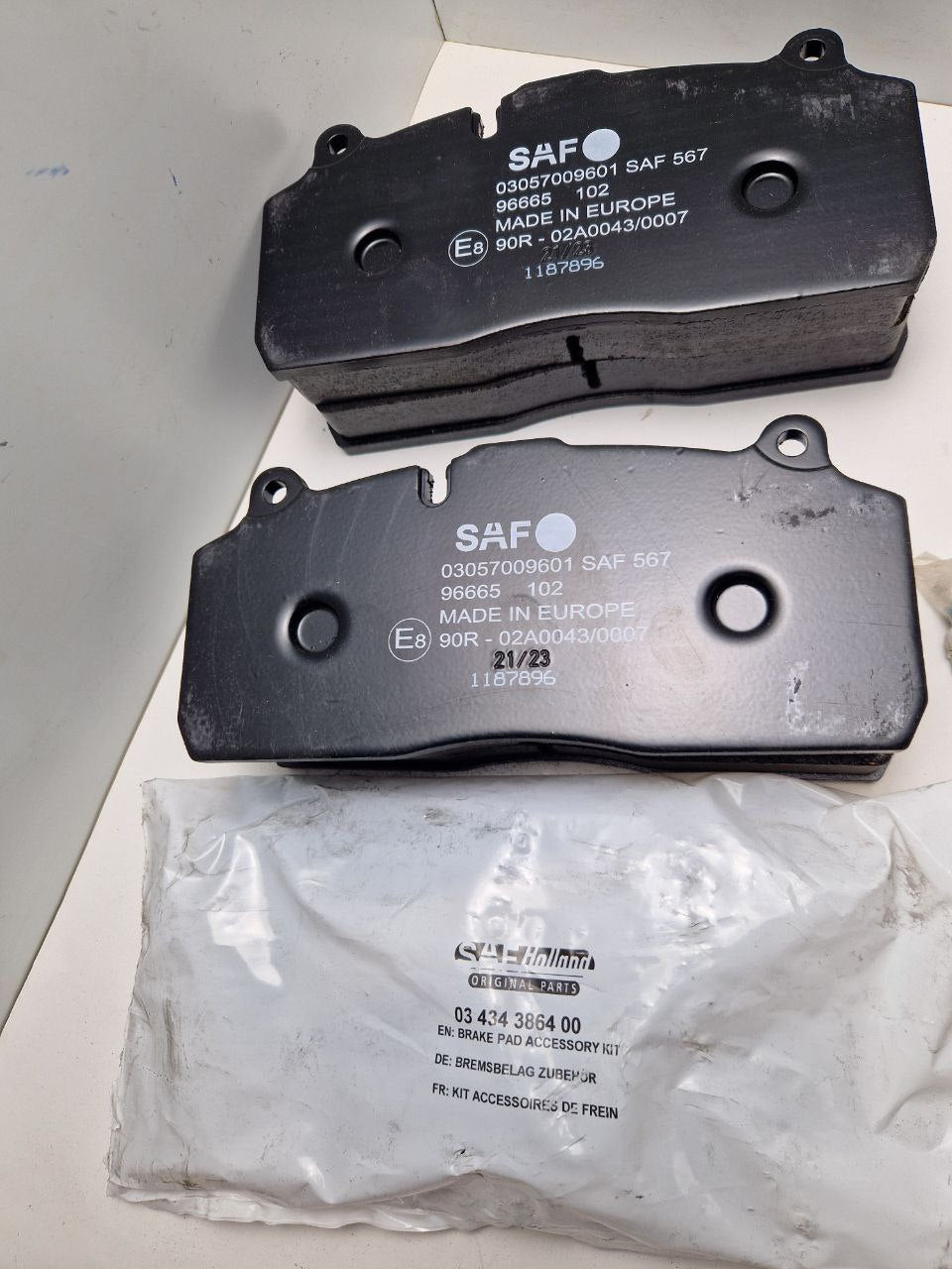 Brake pad set  SAF 03 057 0096 01 SAF Holland  SBS2220HO  (Request price)